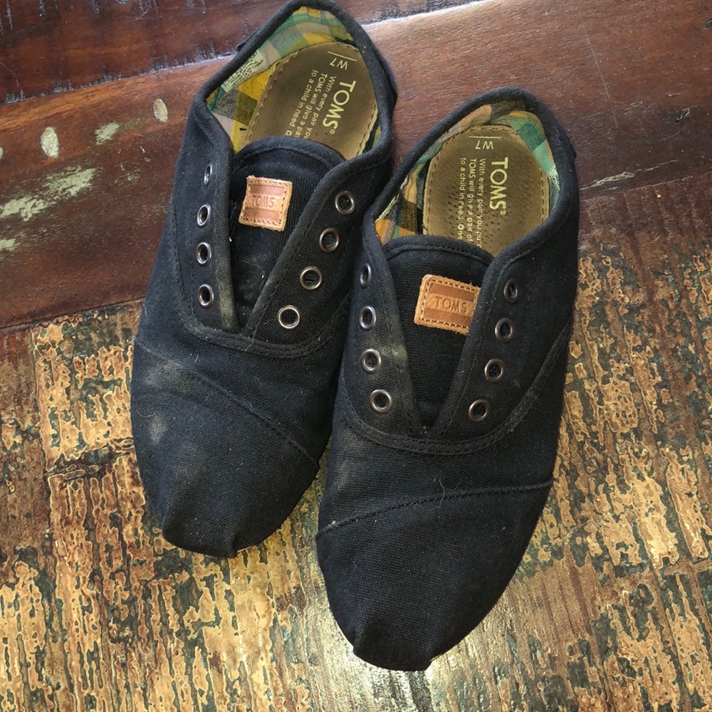 Tom’s Canvas Slip-Ons